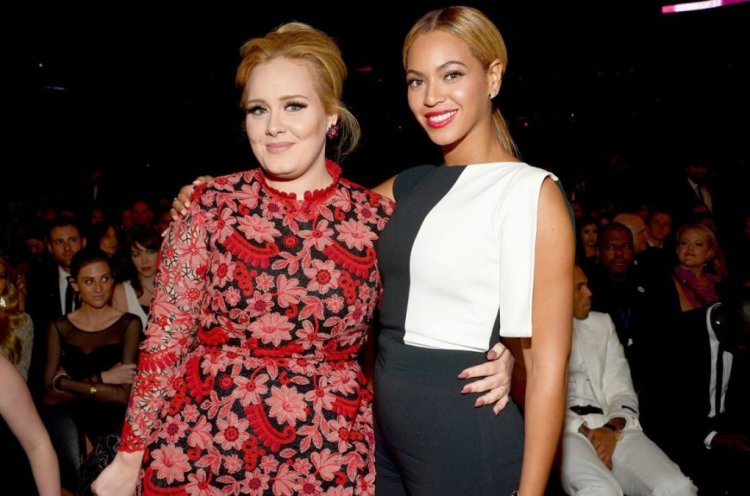LOS ANGELES, CA - FEBRUARY 10: Adele and Beyonce attend the 55th Annual GRAMMY Awards at STAPLES Center on February 10, 2013 in Los Angeles, California.  (Photo by Lester Cohen/WireImage)