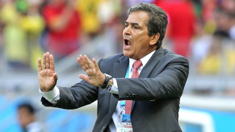 BELO HORIZONTE, BRAZIL - JUNE 24: Head coach of Costa Rica Jorge Luis Pinto gestures during the 2014 FIFA World Cup Brazil Group D match between Costa Rica and England at Estadio Mineirao on June 24, 2014 in Belo Horizonte, Brazil. (Photo by Jean Catuffe/Getty Images)