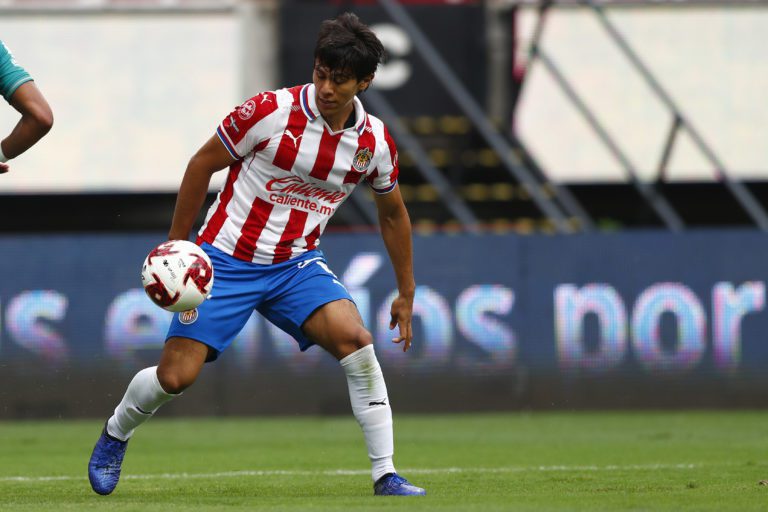 ZAPOPAN, MEXICO - JULY 25: José Macías #09 of Chivas drives the ball during the 1st round match between Chivas and Leon as part of the Torneo Guard1anes 2020 Liga MX at Akron Stadium on July 25, 2020 in Zapopan, Mexico. (Photo by Refugio Ruiz/Getty Images)