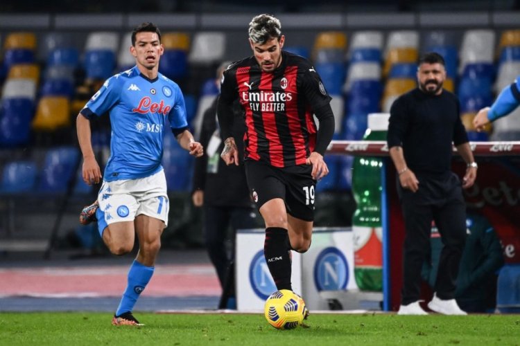 AC Milan's French defender Theo Hernandez (C) outruns Napoli's Mexican forward Hirving Lozano as Napoli's Italian coach Gennaro Gattuso (R) looks on during the Italian serie A football match Napoli vs AC Milan on November 22, 2020 at the San Paolo stadium in Naples. (Photo by ANDREAS SOLARO / AFP) (Photo by ANDREAS SOLARO/AFP via Getty Images)