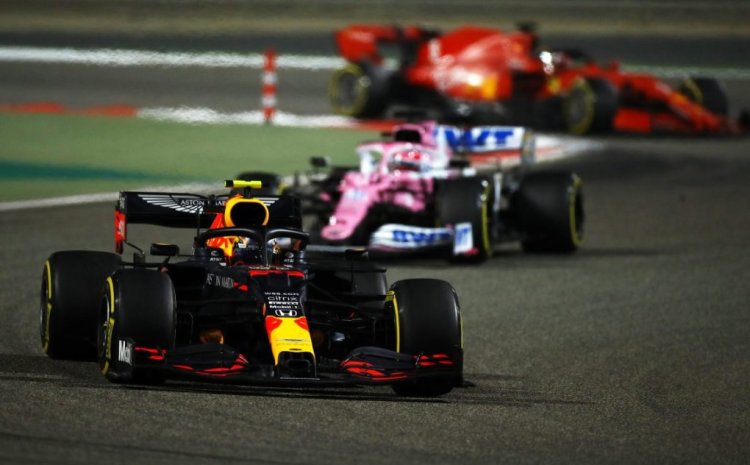 BAHRAIN, BAHRAIN - DECEMBER 06: Alexander Albon of Thailand driving the (23) Aston Martin Red Bull Racing RB16 leads Sergio Perez of Mexico driving the (11) Racing Point RP20 Mercedes on track during the F1 Grand Prix of Sakhir at Bahrain International Circuit on December 06, 2020 in Bahrain, Bahrain. (Photo by Bryn Lennon/Getty Images)