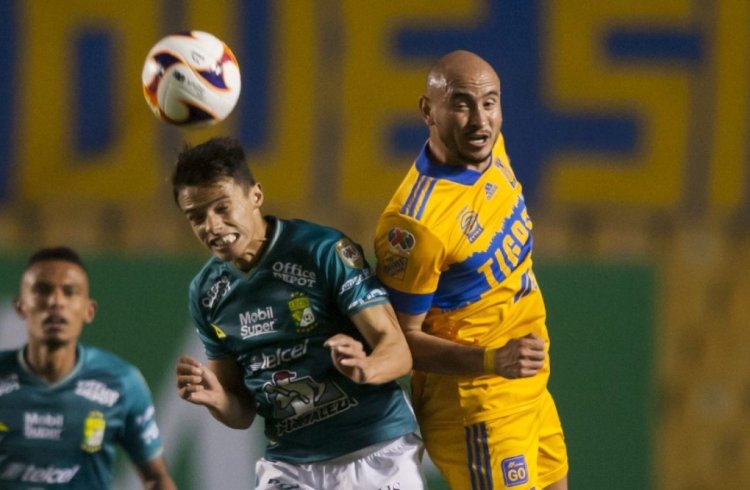 Carlos Gonzalez (R) of Tigres vies for the ball with Osvaldo Rodriguez (L) of Leon during the  Mexican Clausura tournament football match at the Universitario Stadium in Monterrey, Mexico, on January 9, 2021. (Photo by Julio Cesar AGUILAR / AFP) (Photo by JULIO CESAR AGUILAR/AFP via Getty Images)