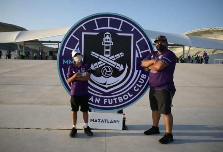 MAZATLAN, MEXICO - OCTOBER 24: Fans of Mazatlan pose outside the stadium near the team's shield prior the 15th round match between Mazatlan FC and Monterrey as part of the Torneo Guard1anes 2020 Liga MX at Kraken Stadium on October 23, 2020 in Mazatlan, Mexico. (Photo by Sergio Mejia/Getty Images)