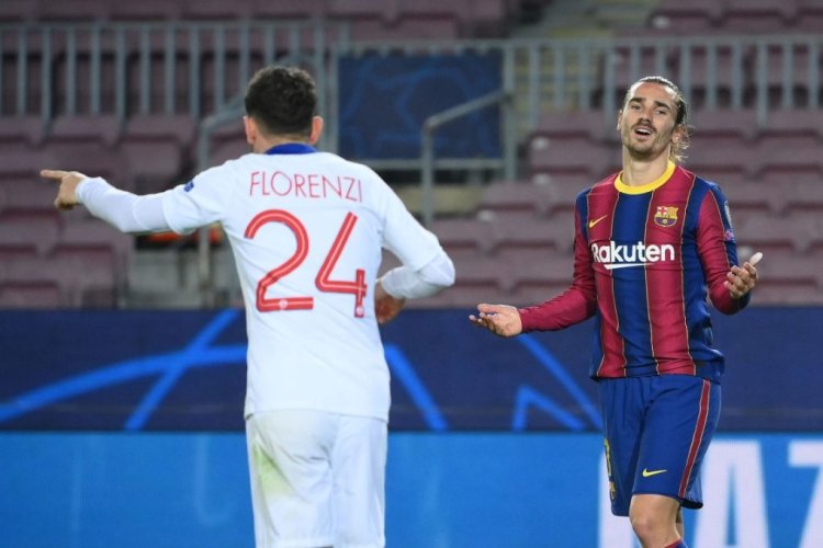 Barcelona's French midfielder Antoine Griezmann (R) reacts after missing a goal opportunity during the UEFA Champions League round of 16 first leg football match between FC Barcelona and Paris Saint-Germain FC at the Camp Nou stadium in Barcelona on February 16, 2021. (Photo by LLUIS GENE / AFP) (Photo by LLUIS GENE/AFP via Getty Images)