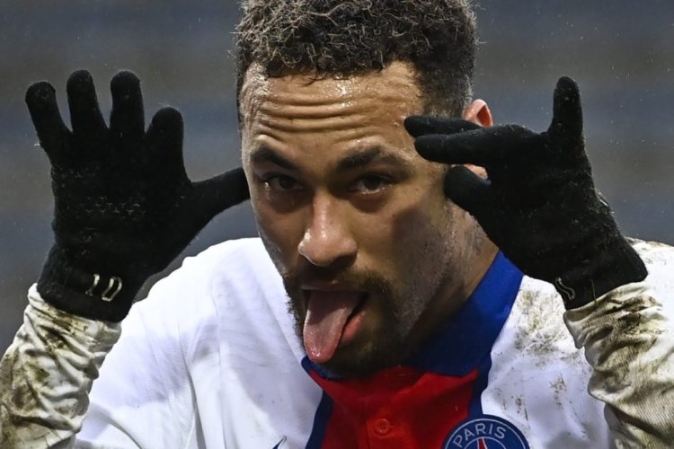 Paris Saint-Germain's Brazilian forward Neymar celebrates after scoring a goal during the French L1 football match between FC Lorient and Paris Saint-Germain at the Stade Yves-Allainmat stadium, in Lorient, western France, on January 31, 2021. (Photo by DAMIEN MEYER / AFP) (Photo by DAMIEN MEYER/AFP via Getty Images)