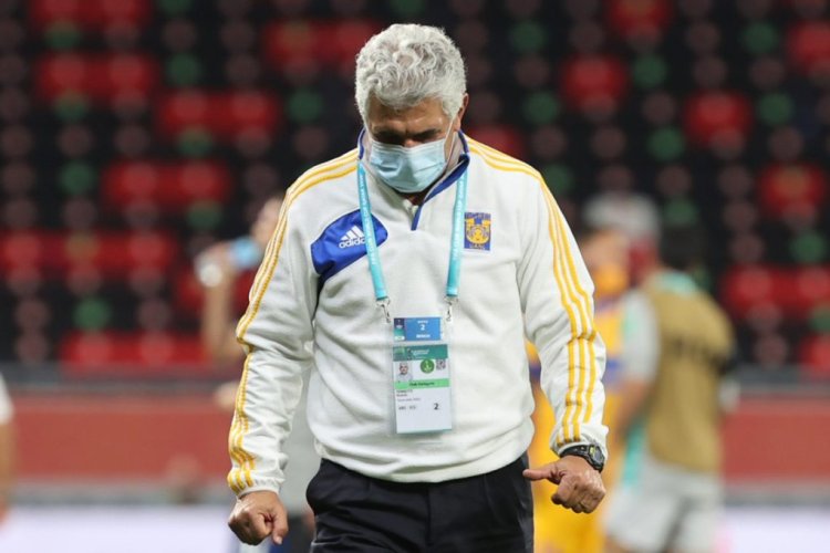Tigres' coach Ricardo Ferretti celebrates their win in the FIFA Club World Cup second round football match between Mexico's UANL Tigres and Korea's Ulsan Hyundai at the Ahmed bin Ali Stadium in the Qatari city of Ar-Rayyan on February 4, 2021. (Photo by KARIM JAAFAR / AFP) (Photo by KARIM JAAFAR/AFP via Getty Images)