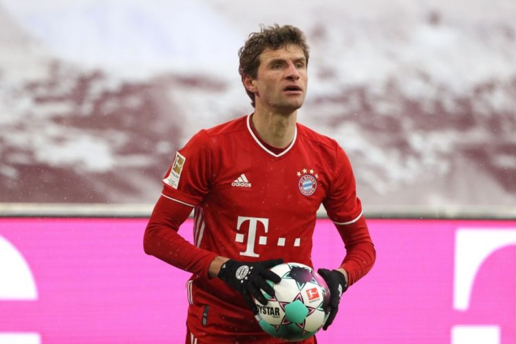 MUNICH, GERMANY - JANUARY 17: Thomas Müller of FC Bayern Muenchen looks on  during the Bundesliga match between FC Bayern Muenchen and Sport-Club Freiburg at Allianz Arena on January 17, 2021 in Munich, Germany. Sporting stadiums around Germany remain under strict restrictions due to the Coronavirus Pandemic as Government social distancing laws prohibit fans inside venues resulting in games being played behind closed doors. (Photo by Alexander Hassenstein/Getty Images)