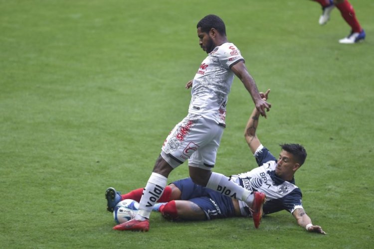 MONTERREY, MEXICO - FEBRUARY 28: Maximiliano Meza #11 of Monterrey fights for the ball with Brayan Angulo #2 of Tijuana during the 8th round match between Monterrey and Tijuana as part of the Torneo Guard1anes 2021 Liga MX at BBVA Stadium on February 28, 2021 in Monterrey, Mexico. (Photo by Azael Rodriguez/Getty Images)
