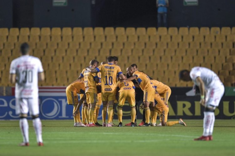 MONTERREY, MEXICO - FEBRUARY 21: Players of Tigres gather prior the 7th round match between Tigres UANL and Club Tijuana as part of the Torneo Guard1anes 2021 Liga MX at Universitario Stadium on February 21, 2021 in Monterrey, Mexico. (Photo by Azael Rodriguez/Getty Images)