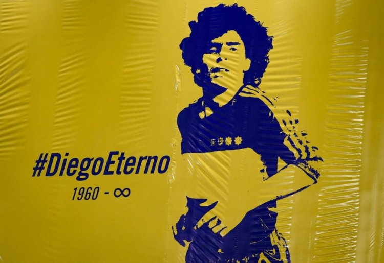 TOPSHOT - A sign reading "Eternal Diego" is seen in the stands at La Bombonera stadium to pay homage to late Argentinian football legend Diego Maradona during the Copa Diego Maradona 2020 football match between Boca Juniors and Newell's Old Boys, in Buenos Aires, on November 29, 2020. - The Argentine football championship has been renamed after the death of football legend Diego Maradona. (Photo by Marcelo Endelli / POOL / AFP) (Photo by MARCELO ENDELLI/POOL/AFP via Getty Images)