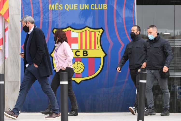 Catalan regional police Mossos d´Escuadra officers and Spanish lawyer Jorge Navarro (L) leave the offices of the Barcelona Football Club on March 01, 2021 in Barcelona during a police operation inside the building. - Police raided the offices of FC Barcelona on March 01, 2021, carrying out several arrests just six days ahead of the club's presidential elections, a Catalan regional police spokesman told AFP. Spain's Cadena Ser radio said one of those arrested was former club president Josep Maria Bartomeu, who resigned in October, along with CEO Oscar Grau and the club's head of legal services. (Photo by LLUIS GENE / AFP) (Photo by LLUIS GENE/AFP via Getty Images)