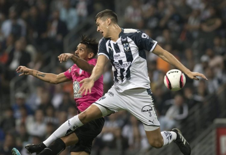 Rayados player Cesar Montes (R) vies for the ball against Tuzos player Franco Jara (L) during their match between Rayados of Monterrey and Tuzos of Pachuca of the final of the MX Cup of the Mexican soccer, held at the BBVA stadium in Monterrey, Mexico, on 21 December 2017. Rayados of Monterrey vs Tuzos of Pachuca !ACHTUNG: NUR REDAKTIONELLE NUTZUNG! PUBLICATIONxINxGERxSUIxAUTxONLY Copyright: xMiguelxSierrax MON02 20171222-636495151250904441