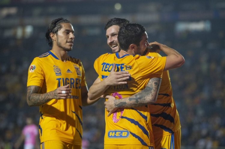 MONTERREY, MEXICO - OCTOBER 20: Juan Vigón #6 of Tigres celebrates with teammates after scoring his team's third goal during the 14th round match between Tigres UANL and Pachuca as part of the Torneo Grita Mexico A21 Liga MX at Universitario Stadium on October 20, 2021 in Monterrey, Mexico. (Photo by Azael Rodriguez/Getty Images)