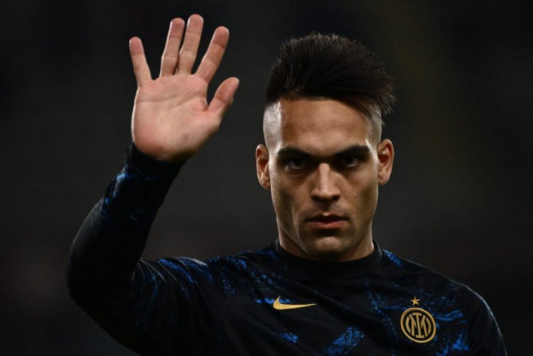 Inter Milan's Argentine forward Lautaro Martinez waves prior to the Italian Serie A football match between Torino and Inter Milan on March 13, 2022 at the Olympic stadium in Turin. (Photo by Marco BERTORELLO / AFP) (Photo by MARCO BERTORELLO/AFP via Getty Images)
