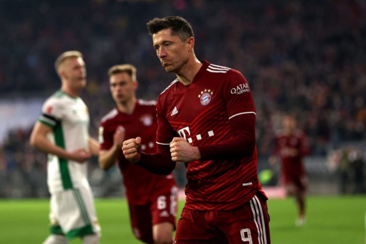 MUNICH, GERMANY - MARCH 19: Robert Lewandowski of FC Bayern Muenchen celebrates after scoring their team's second goal from the penalty spot during the Bundesliga match between FC Bayern München and 1. FC Union Berlin at Allianz Arena on March 19, 2022 in Munich, Germany. (Photo by Alexander Hassenstein/Getty Images)