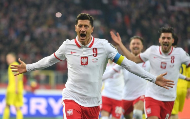 CHORZOW, POLAND - MARCH 29: Robert Lewandowski of Poland celebrates after scoring their team's first goal from the penalty spot during the 2022 FIFA World Cup Qualifier knockout round play-off match between Poland and Sweden at  on March 29, 2022 in Chorzow, . (Photo by Adam Nurkiewicz/Getty Images)