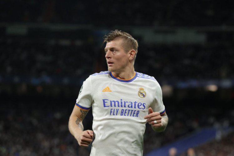 MADRID, SPAIN - MARCH 09: Toni Kroos of Real Madrid CF in action during the UEFA Champions League Round Of Sixteen Leg Two match between Real Madrid and Paris Saint-Germain at Estadio Santiago Bernabeu on March 09, 2022 in Madrid, Spain. (Photo by Gonzalo Arroyo Moreno/Getty Images)
