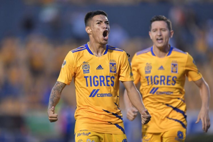 MONTERREY, MEXICO - SEPTEMBER 11: Raymundo Fulgencio #22 of Tigres celebrates after scoring his team's first goal during the 8th round match between Tigres UANL and Leon as part of the Torneo Grita Mexico A21 Liga MX at Universitario Stadium on September 11, 2021 in Monterrey, Mexico. (Photo by Azael Rodriguez/Getty Images)