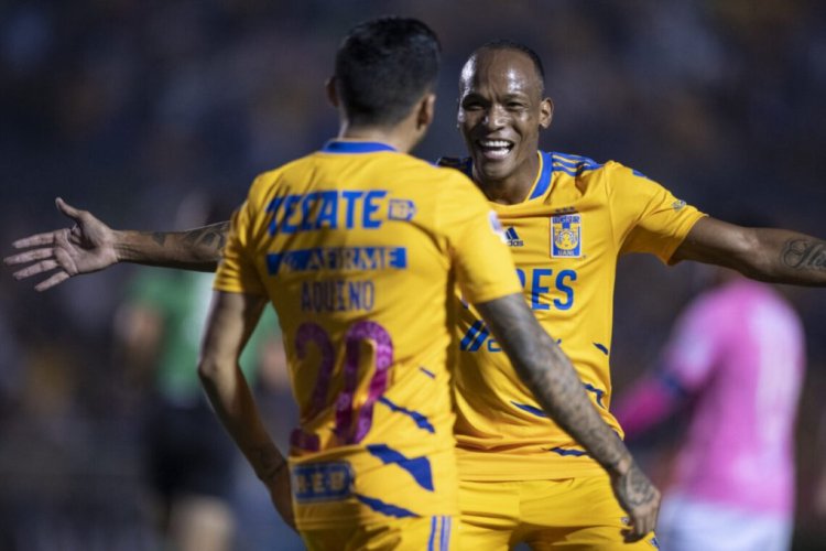 MONTERREY, MEXICO - OCTOBER 20: Luis Quiñones #23 and Javier Aquino #20 of Tigres celebrate after teammate Nicolás López (not in the picture) scored their team second goal during the 14th round match between Tigres UANL and Pachuca as part of the Torneo Grita Mexico A21 Liga MX at Universitario Stadium on October 20, 2021 in Monterrey, Mexico. (Photo by Azael Rodriguez/Getty Images)