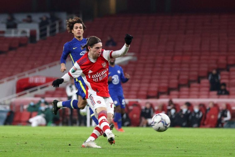 LONDON, ENGLAND - JANUARY 11: Marcelo Flores of Arsenal scores his teams fourth goal during the Papa John's Trophy match between Arsenal U21 and Chelsea U21 at Emirates Stadium on January 11, 2022 in London, England. (Photo by Alex Pantling/Getty Images)