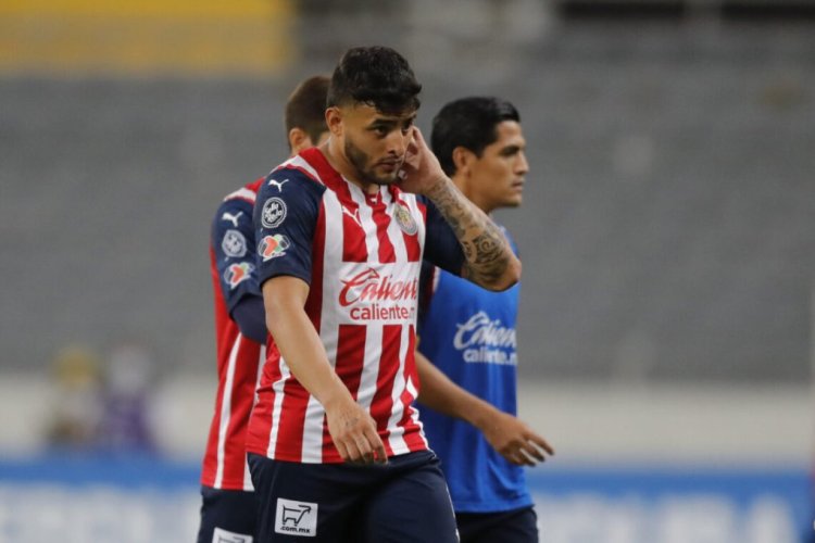 GUADALAJARA, MEXICO - MARCH 20: Alexis Vega of Chivas reacts during the 11th round match between Atlas and Chivas as part of the Torneo Grita Mexico C22 Liga MX at Jalisco Stadium on March 20, 2022 in Guadalajara, Mexico. (Photo by Refugio Ruiz/Getty Images)