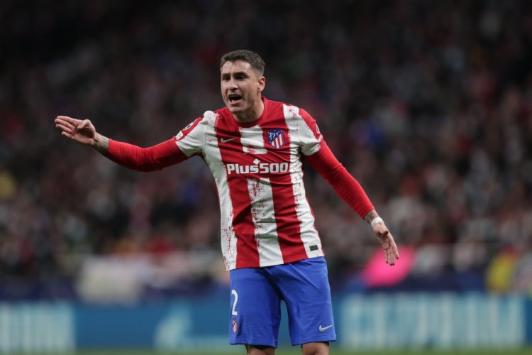 MADRID, SPAIN - FEBRUARY 23: Jose Maria Gimenez of Atletico de Madrid protests to the referee during the UEFA Champions League Round Of Sixteen Leg One match between Atletico Madrid and Manchester United at Wanda Metropolitano on February 23, 2022 in Madrid, Spain. (Photo by Gonzalo Arroyo Moreno/Getty Images)