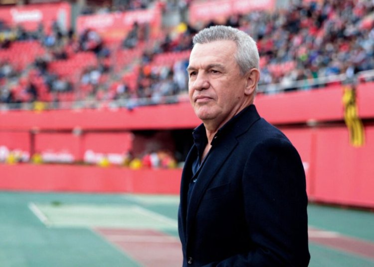 Mallorca's Mexican coach Javier Aguirre looks on prior to the Spanish league football match between RCD Mallorca and Club Atletico de Madrid at the Visit Mallorca Stadium in Palma de Mallorca on April 9, 2022. (Photo by JAIME REINA / AFP) (Photo by JAIME REINA/AFP via Getty Images)