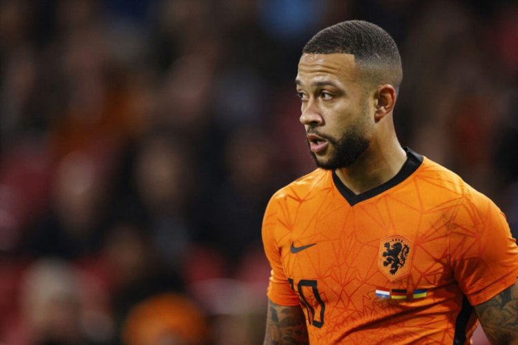 Netherlands' forward Memphis Depay looks on during the friendly football match between The Netherlands and Germany at the Johan Cruyff ArenA in Amsterdam on March 29, 2022. - Netherlands OUT (Photo by MAURICE VAN STEEN / ANP / AFP) / Netherlands OUT (Photo by MAURICE VAN STEEN/ANP/AFP via Getty Images)