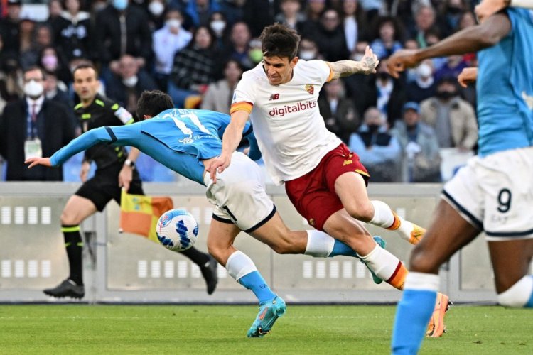 Napoli's Mexican forward Hirving Lozano (L) fights for the ball with Roma's Brazilian defender Roger Ibanez, during the Italian Serie A football match between SSC Napoli and Roma at the Diego Armando Maradona stadium in Naples, on April 18, 2022. (Photo by Andreas SOLARO / AFP) (Photo by ANDREAS SOLARO/AFP via Getty Images)