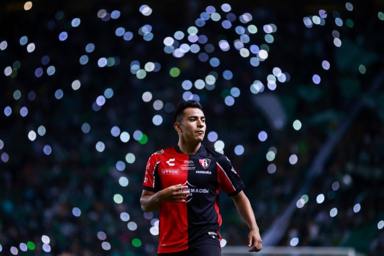 LEON, MEXICO - DECEMBER 09: Jairo Torres of Atlas looks on during the final first leg match between Leon and Atlas as part of the Torneo Grita Mexico A21 Liga MX at Leon Stadium on December 09, 2021 in Leon, Mexico. (Photo by Hector Vivas/Getty Images)