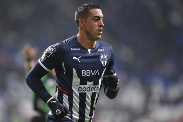 MONTERREY, MEXICO - FEBRUARY 26: Rogelio Funes Mori of Monterrey looks on during the 7th round match between Monterrey and Atletico San Luis as part of the Torneo Grita Mexico C22 Liga MX at BBVA Stadium on February 26, 2022 in Monterrey, Mexico. (Photo by Azael Rodriguez/Getty Images)