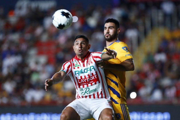 AGUASCALIENTES, MEXICO - APRIL 19: Maximiliano Salas of Necaxa struggles for the ball with Juan Sanchez of Tigres UANL during the 15th round match between Necaxa and Tigres UANL as part of te Torneo Grita Mexico C22 Liga MX at Victoria Stadium on April 19, 2022 in Aguascalientes, Mexico. (Photo by Leopoldo Smith/Getty Images)