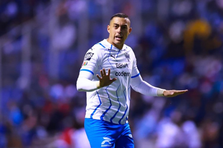 PUEBLA, MEXICO - FEBRUARY 18: Rogelio Funes Mori #7 of Monterrey reacts during the 6th round match between Puebla and Monterrey as part of the Torneo Grita Mexico C22 Liga MX at Cuauhtemoc Stadium on February 18, 2022 in Puebla, Mexico. (Photo by Hector Vivas/Getty Images)