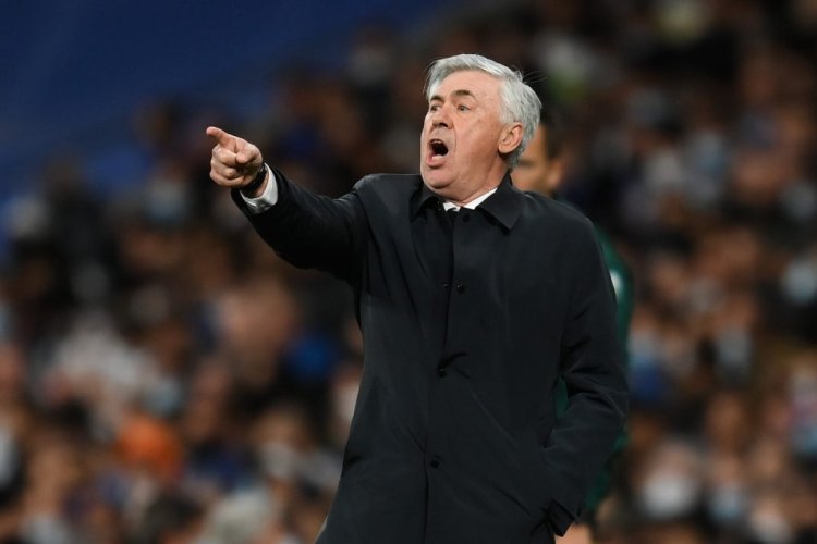 MADRID, SPAIN - APRIL 12: Head coach Carlo Ancelotti of Real Madrid CF directs his players during the UEFA Champions League Quarter Final Leg Two match between Real Madrid and Chelsea FC at Estadio Santiago Bernabeu on April 12, 2022 in Madrid, Spain. (Photo by David Ramos/Getty Images)