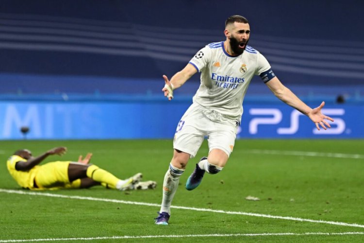 MADRID, SPAIN - APRIL 12: Karim Benzema of Real Madrid CF celebrates after scoring his team's second goal during the UEFA Champions League Quarter Final Leg Two match between Real Madrid and Chelsea FC at Estadio Santiago Bernabeu on April 12, 2022 in Madrid, Spain. (Photo by David Ramos/Getty Images)