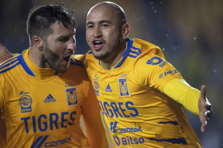 MONTERREY, MEXICO - FEBRUARY 06: Carlos González #32 of Tigres celebrates with teammate Andre-Pierre Gignac #10 after scoring his team's fourth goal during the 4th round match between Tigres UANL and Mazatlan FC as part of the Torneo Grita Mexico C22 Liga MX at Universitario Stadium on February 06, 2022 in Monterrey, Mexico. (Photo by Azael Rodriguez/Getty Images)