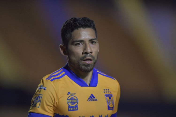 MONTERREY, MEXICO - AUGUST 01: Javier Aquino #20 of Tigres looks on during the 2nd round match between Tigres UANL and Pachuca as part of the Torneo Guard1anes 2020 Liga MX at Universitario Stadium on August 01, 2020 in Monterrey, Mexico. (Photo by Azael Rodriguez/Getty Images)