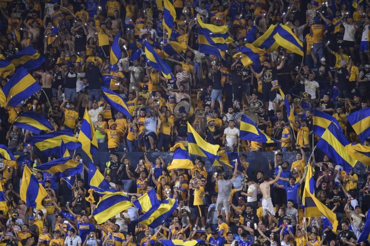 MONTERREY, MEXICO - APRIL 16: Fans of Tigres cheer the team during the 14th round match between Tigres UANL v Toluca as part of the Torneo Grita Mexico C22 Liga MX at Universitario Stadium on April 16, 2022 in Monterrey, Mexico. (Photo by Azael Rodriguez/Getty Images)