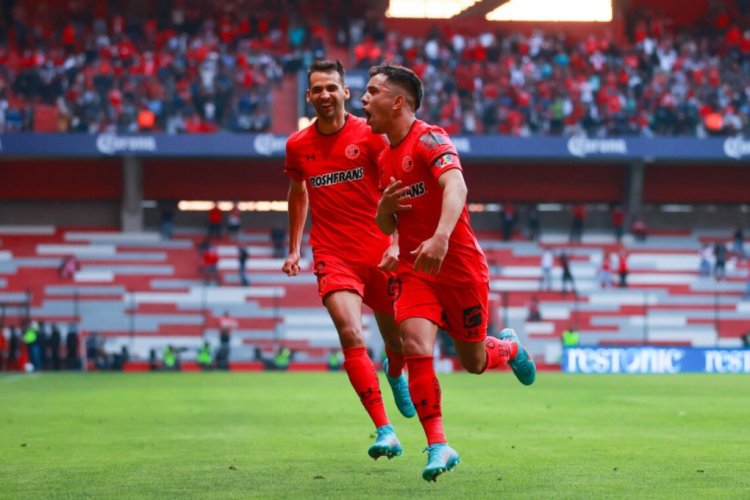 TOLUCA, MEXICO - APRIL 06: Leonardo Fernandez of Toluca celebrates after scoring his team’s first goal during the 4th round match between Toluca and Monterrey as part of the Torneo Grita Mexico C22 Liga MX at Nemesio Diez Stadium on April 06, 2022 in Toluca, Mexico. (Photo by Hector Vivas/Getty Images)