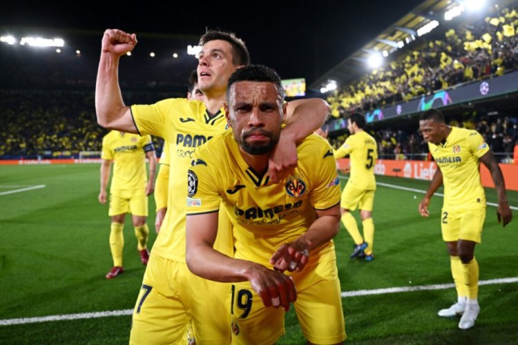 VILLARREAL, SPAIN - APRIL 06: Francis Coquelin of Villarreal CF celebrates a goal which was later disallowed after a VAR review during the UEFA Champions League Quarter Final Leg One match between Villarreal CF and Bayern München at Estadio de la Ceramica on April 06, 2022 in Villarreal, Spain. (Photo by David Ramos/Getty Images)