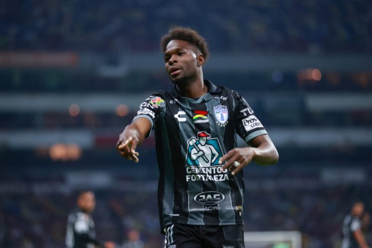 MEXICO CITY, MEXICO - MAY 19: Aviles Hurtado of Pachuca reacts during the semifinal first leg match between America and Pachuca as part of the Torneo Grita Mexico C22 Liga MX at Azteca Stadium on May 19, 2022 in Mexico City, Mexico. (Photo by Hector Vivas/Getty Images)