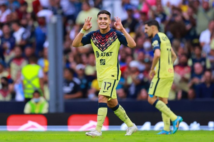 MEXICO CITY, MEXICO - MAY 14: Alejandro Zendejas of America celebrates after scoring his team’s third goal during the quarterfinals second leg match between America and Puebla as part of the Torneo Grita Mexico C22 Liga MX at Azteca Stadium on May 14, 2022 in Mexico City, Mexico. (Photo by Hector Vivas/Getty Images)