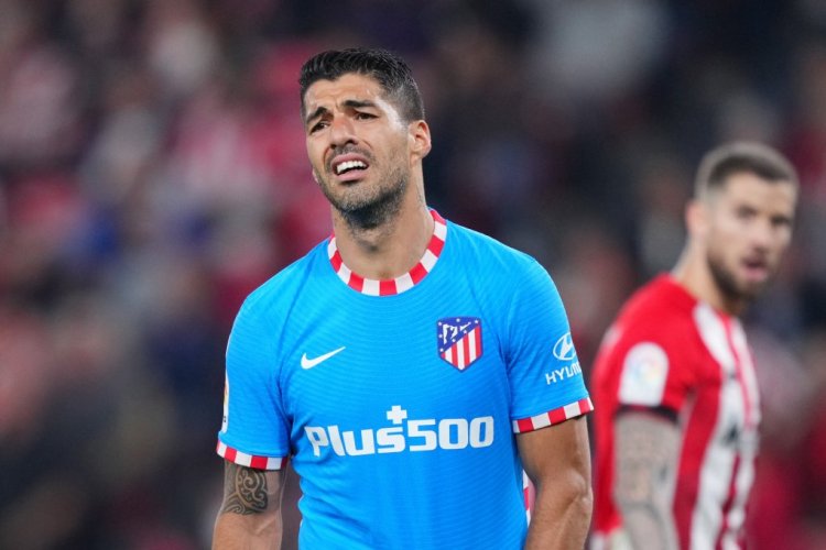 BILBAO, SPAIN - APRIL 30: Luis Suarez of Atletico Madrid reacts during the LaLiga Santander match between Athletic Club and Club Atletico de Madrid at San Mames Stadium on April 30, 2022 in Bilbao, Spain. (Photo by Juan Manuel Serrano Arce/Getty Images)
