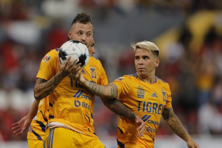 GUADALAJARA, MEXICO - APRIL 30: Nicolás López of Tigres celebrates after scoring his team's first goal during the 17th round match between Atlas and Tigres UANL as part of the Torneo Grita Mexico C22 Liga MX at Jalisco Stadium on April 30, 2022 in Guadalajara, Mexico. (Photo by Refugio Ruiz/Getty Images)
