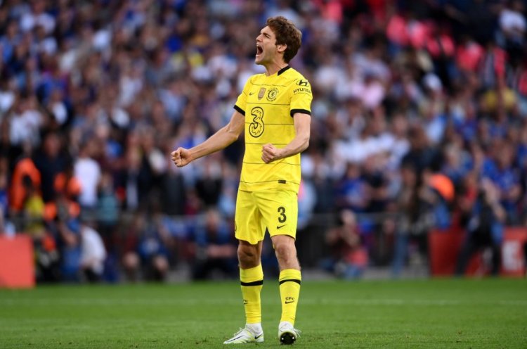 LONDON, ENGLAND - MAY 14: Marcos Alonso of Chelsea celebrates scoring their team's first penalty in the penalty shoot out during The FA Cup Final match between Chelsea and Liverpool at Wembley Stadium on May 14, 2022 in London, England. (Photo by Mike Hewitt/Getty Images)