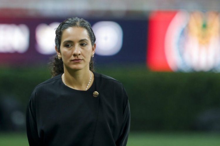 ZAPOPAN, MEXICO - MAY 27: Eva Espejo, coach of Monterrey looks on during the final first leg match between Chivas and Monterrey as part of Campeon de Campeones 2022 Liga MX Femenil at Akron Stadium on May 27, 2022 in Zapopan, Mexico. (Photo by Refugio Ruiz/Getty Images)