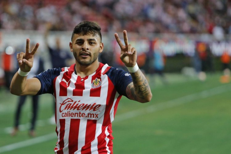 ZAPOPAN, MEXICO - APRIL 23: Alexis Vega of Chivas celebrates after scoring his team's first goal during the 16th round match between Chivas and Pumas UNAM as part of the Torneo Grita Mexico C22 Liga MX at Akron Stadium on April 23, 2022 in Zapopan, Mexico. (Photo by Refugio Ruiz/Getty Images)