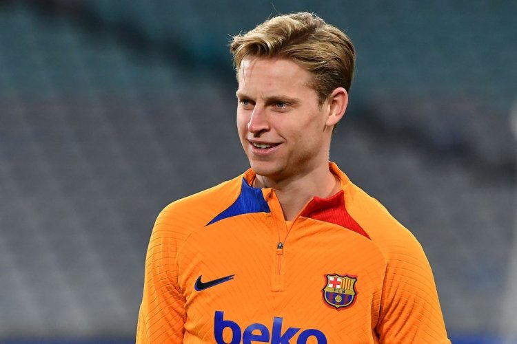 FC Barcelona's Frenkie De Jong looks on during a training session at the Accor Stadium in Sydney on May 24, 2022, ahead of a friendly football match between FC Barcelona and A-League All Stars. - -- IMAGE RESTRICTED TO EDITORIAL USE - STRICTLY NO COMMERCIAL USE -- (Photo by Saeed KHAN / AFP) / -- IMAGE RESTRICTED TO EDITORIAL USE - STRICTLY NO COMMERCIAL USE -- (Photo by SAEED KHAN/AFP via Getty Images)