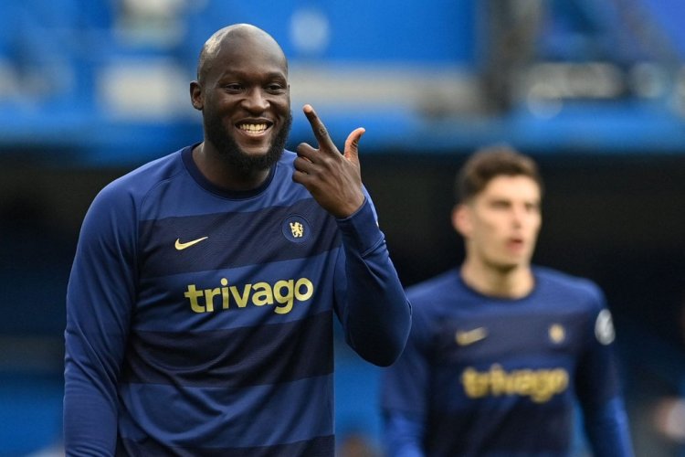 Chelsea's Belgian striker Romelu Lukaku (L) gestures as he warms up ahead of the English Premier League football match between Chelsea and West Ham United at Stamford Bridge in London on April 24, 2022. - RESTRICTED TO EDITORIAL USE. No use with unauthorized audio, video, data, fixture lists, club/league logos or 'live' services. Online in-match use limited to 120 images. An additional 40 images may be used in extra time. No video emulation. Social media in-match use limited to 120 images. An additional 40 images may be used in extra time. No use in betting publications, games or single club/league/player publications. (Photo by JUSTIN TALLIS / AFP) / RESTRICTED TO EDITORIAL USE. No use with unauthorized audio, video, data, fixture lists, club/league logos or 'live' services. Online in-match use limited to 120 images. An additional 40 images may be used in extra time. No video emulation. Social media in-match use limited to 120 images. An additional 40 images may be used in extra time. No use in betting publications, games or single club/league/player publications. / RESTRICTED TO EDITORIAL USE. No use with unauthorized audio, video, data, fixture lists, club/league logos or 'live' services. Online in-match use limited to 120 images. An additional 40 images may be used in extra time. No video emulation. Social media in-match use limited to 120 images. An additional 40 images may be used in extra time. No use in betting publications, games or single club/league/player publications. (Photo by JUSTIN TALLIS/AFP via Getty Images)