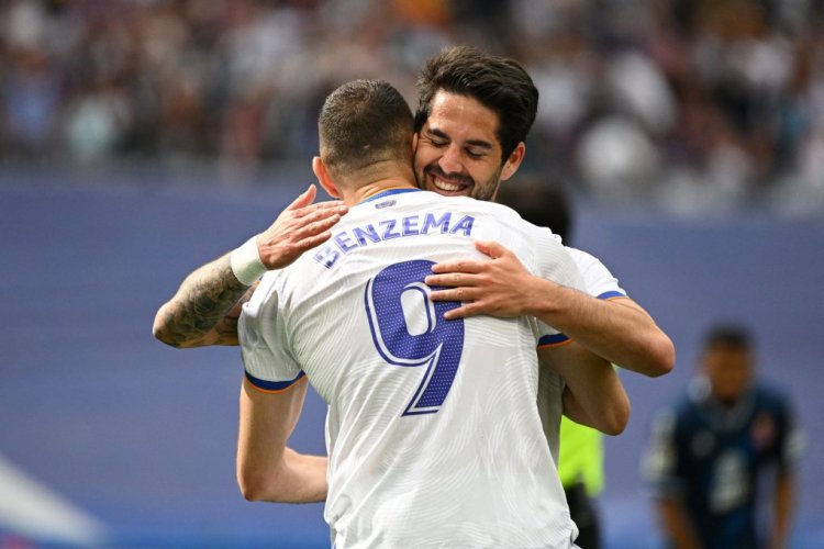 Real Madrid's French forward Karim Benzema (Front) celebrates with Real Madrid's Spanish midfielder Isco after scoring a goal during the Spanish League football match between Real Madrid CF and RCD Espanyol at the Santiago Bernabeu stadium in Madrid on April 30, 2022. (Photo by GABRIEL BOUYS / AFP) (Photo by GABRIEL BOUYS/AFP via Getty Images)